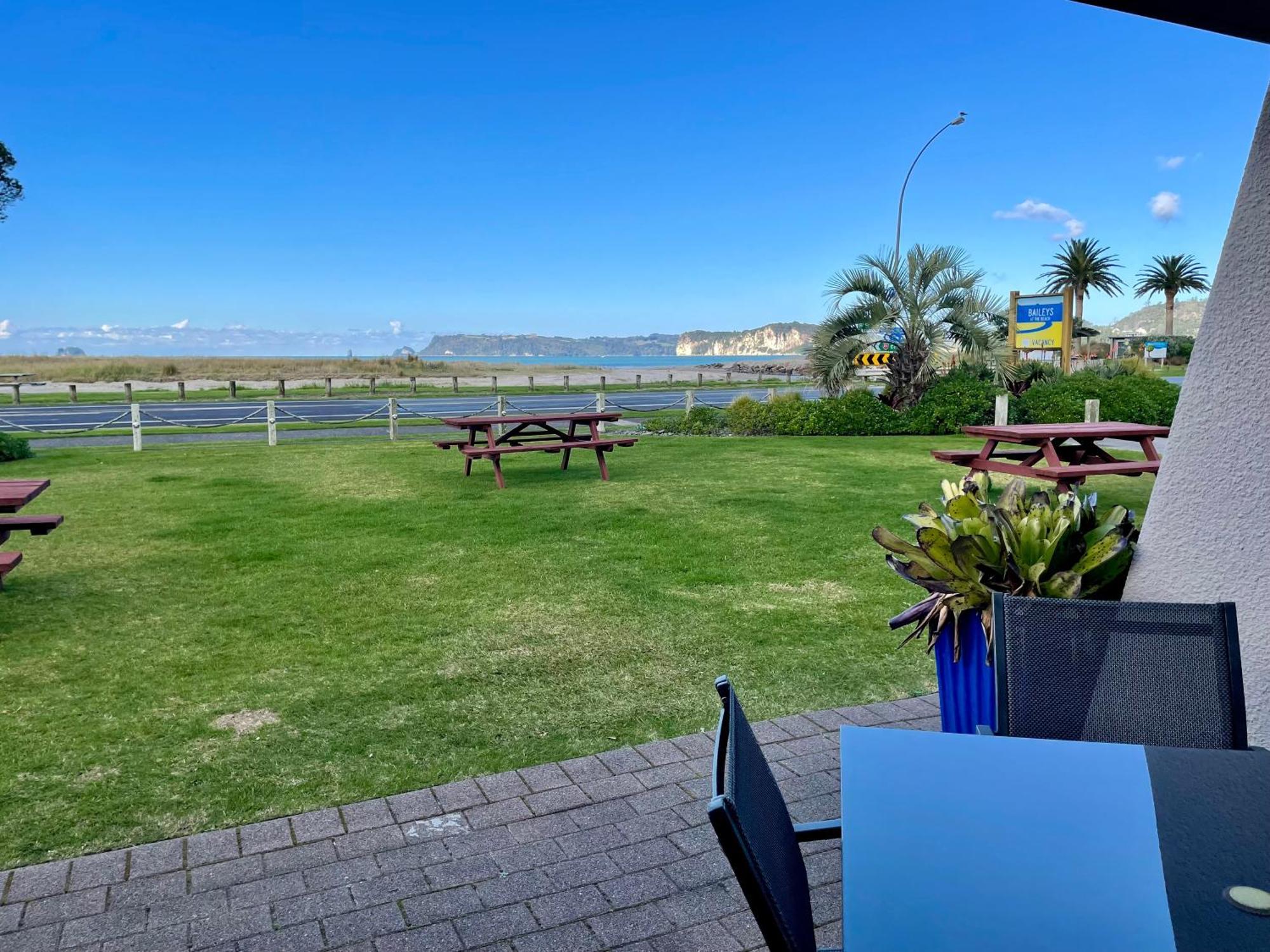 Baileys At The Beach Motel Whitianga Exterior photo