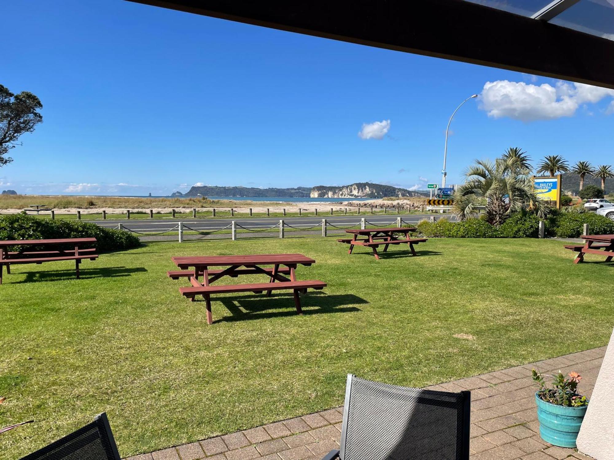 Baileys At The Beach Motel Whitianga Exterior photo