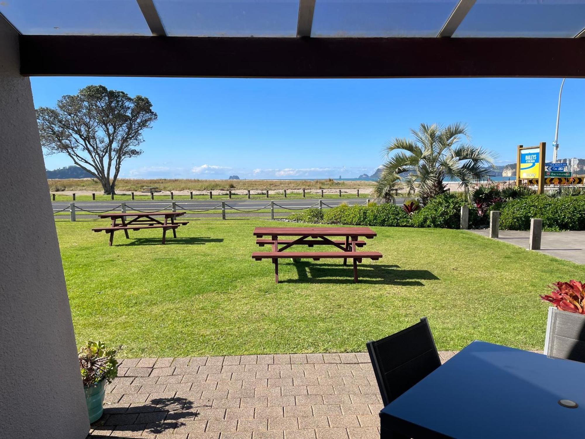 Baileys At The Beach Motel Whitianga Exterior photo