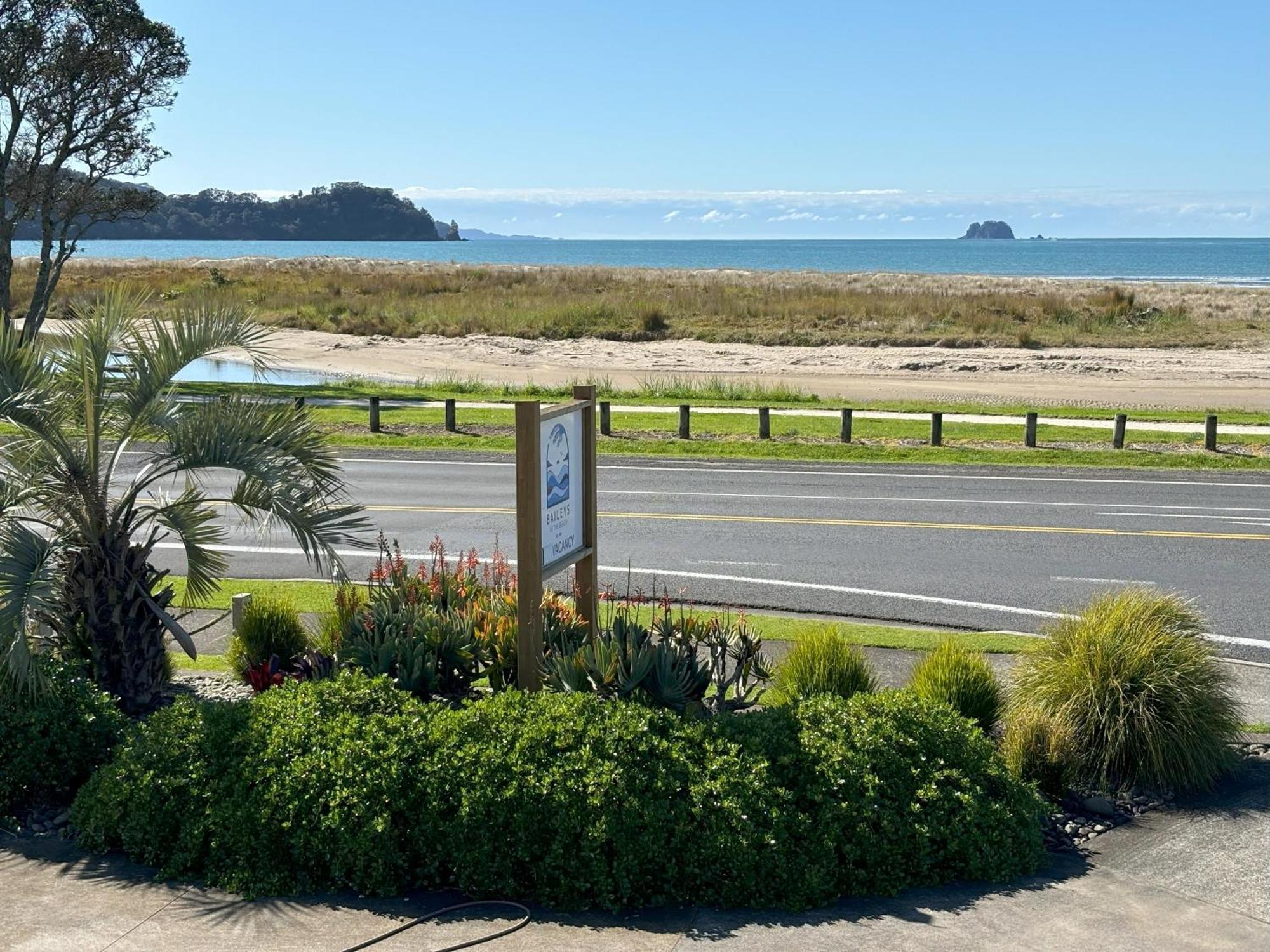 Baileys At The Beach Motel Whitianga Exterior photo