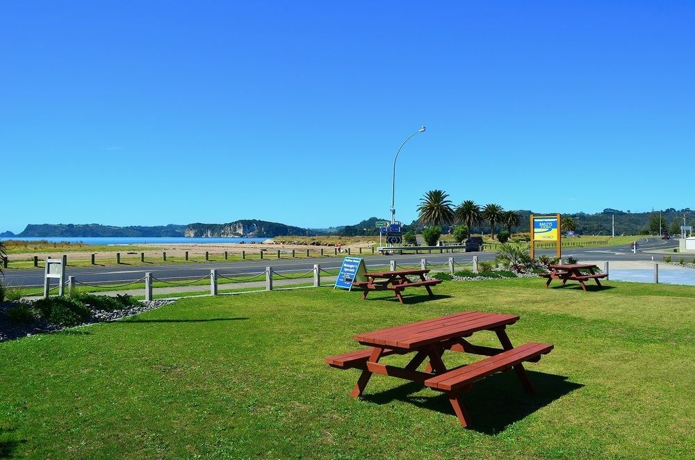 Baileys At The Beach Motel Whitianga Exterior photo