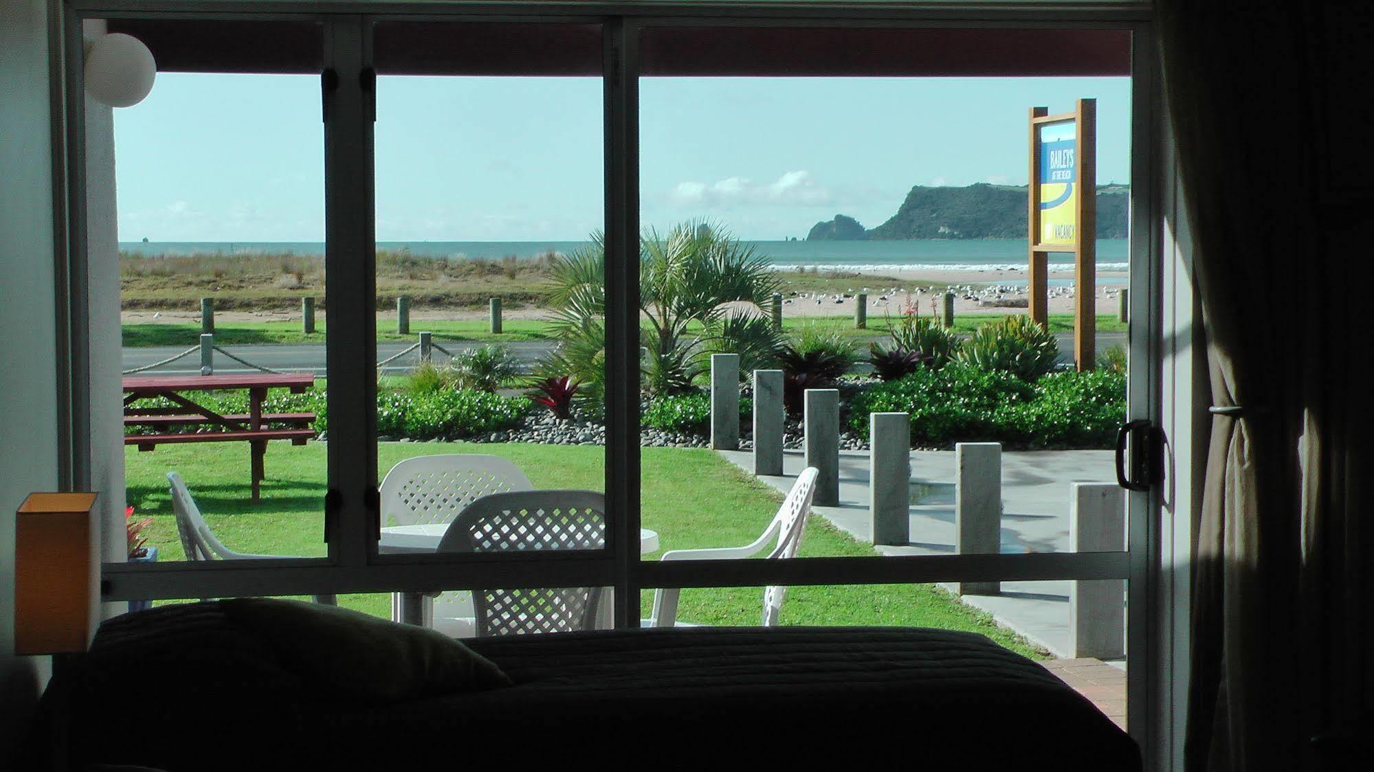 Baileys At The Beach Motel Whitianga Exterior photo