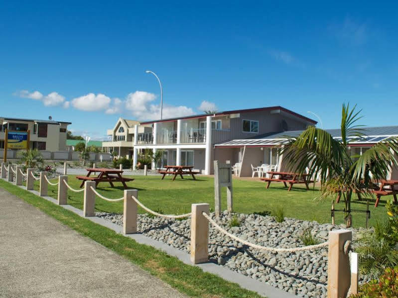 Baileys At The Beach Motel Whitianga Exterior photo